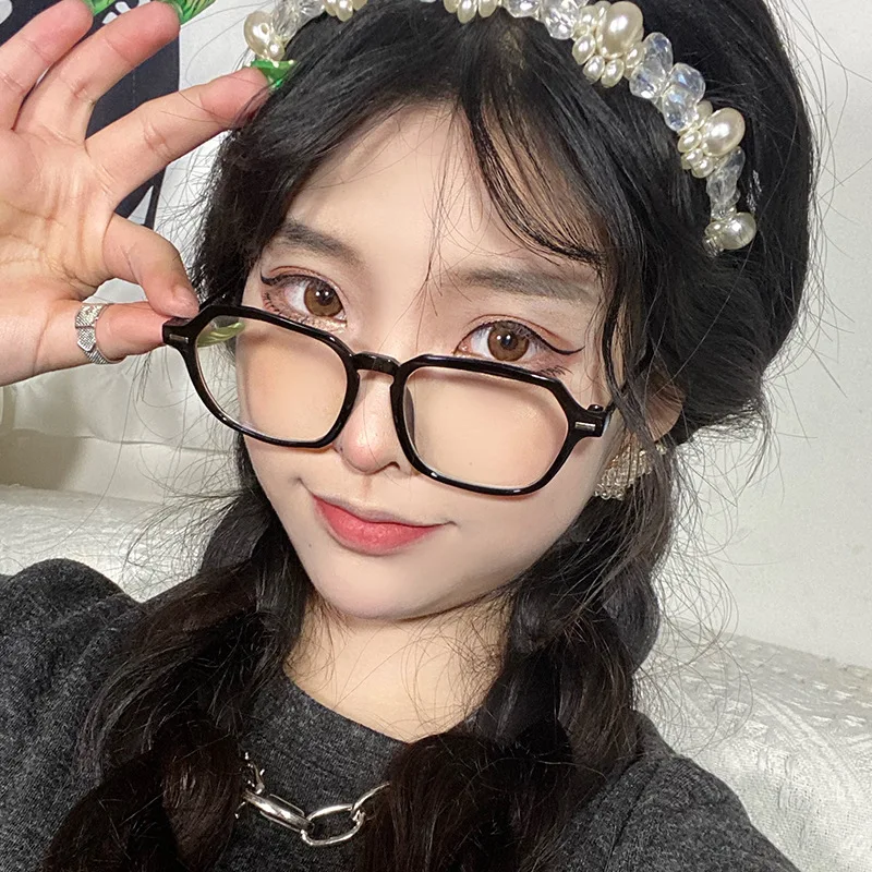 Anti-blue Glasses Men Women Retro Round Metal Frame Anti Blue Light Decorative Glasses Computer Gaming Glasses for Women Men
Anti-blue Glasses Men Women Retro Round Metal Frame Anti Blue Light Decorative Glasses Computer Gaming Glasses for Women Men