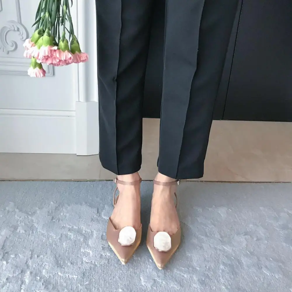 2019 new autumn pointed shallow mouth metal buckle thick with a buckle women's shoes
2019 new autumn pointed shallow mouth metal buckle thick with a buckle women's shoes
