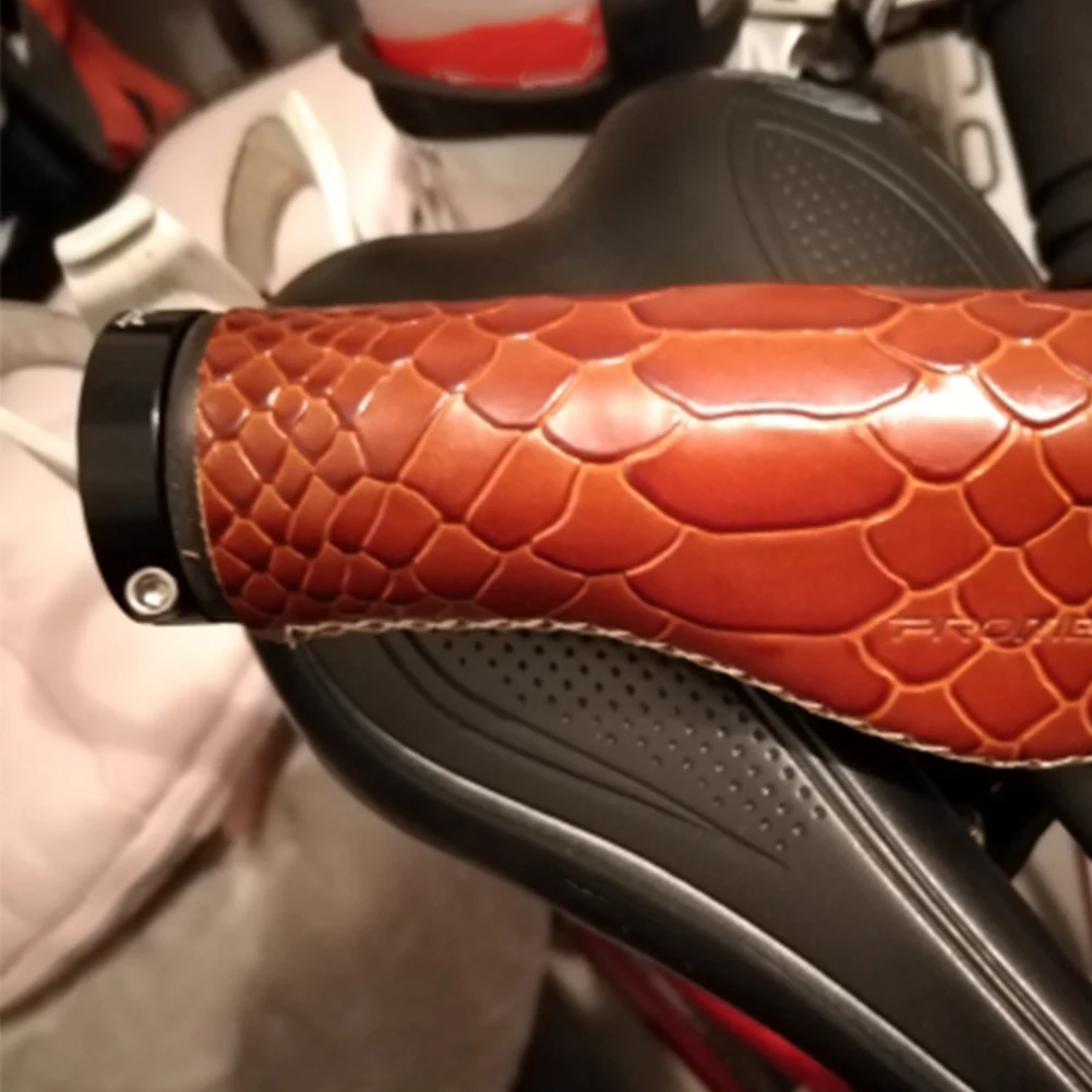 1Pair Bike Leather Handlebar Grip Ergonomic Aluminum Double Lock-On Leather Bike Grip 22.2mm Mountain Round Bike Accessories
1Pair Bike Leather Handlebar Grip Ergonomic Aluminum Double Lock-On Leather Bike Grip 22.2mm Mountain Round Bike Accessories