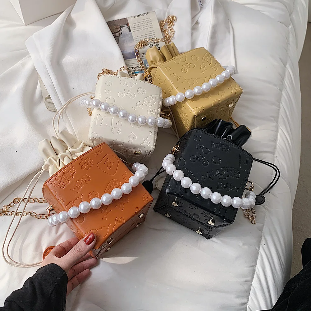 Модная Изысканная сумка для покупок с рисунком из мультфильма, тисненая цепочка, сумка через плечо, дизайнерская женская сумка в форме коро...
Модная Изысканная сумка для покупок с рисунком из мультфильма, тисненая цепочка, сумка через плечо, дизайнерская женская сумка в форме коро...