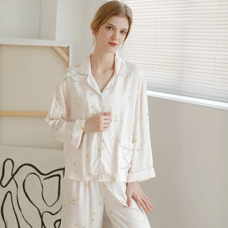 2021 Viscose Ladies Pajamas Set Fashion Yellow Lily Printed Long Sleeve Trouser Suits Homewear Pajamas for Women Cotton Clothes
2021 Viscose Ladies Pajamas Set Fashion Yellow Lily Printed Long Sleeve Trouser Suits Homewear Pajamas for Women Cotton Clothes