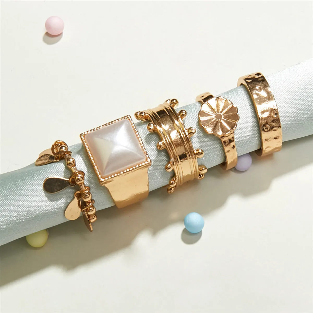 Purui Punk Vintage Round Rings Set Pearl Gold Color Geometry Women Wedding Rings Simple Romatic Fashion Jewelry Accessories 5Pcs
Purui Punk Vintage Round Rings Set Pearl Gold Color Geometry Women Wedding Rings Simple Romatic Fashion Jewelry Accessories 5Pcs