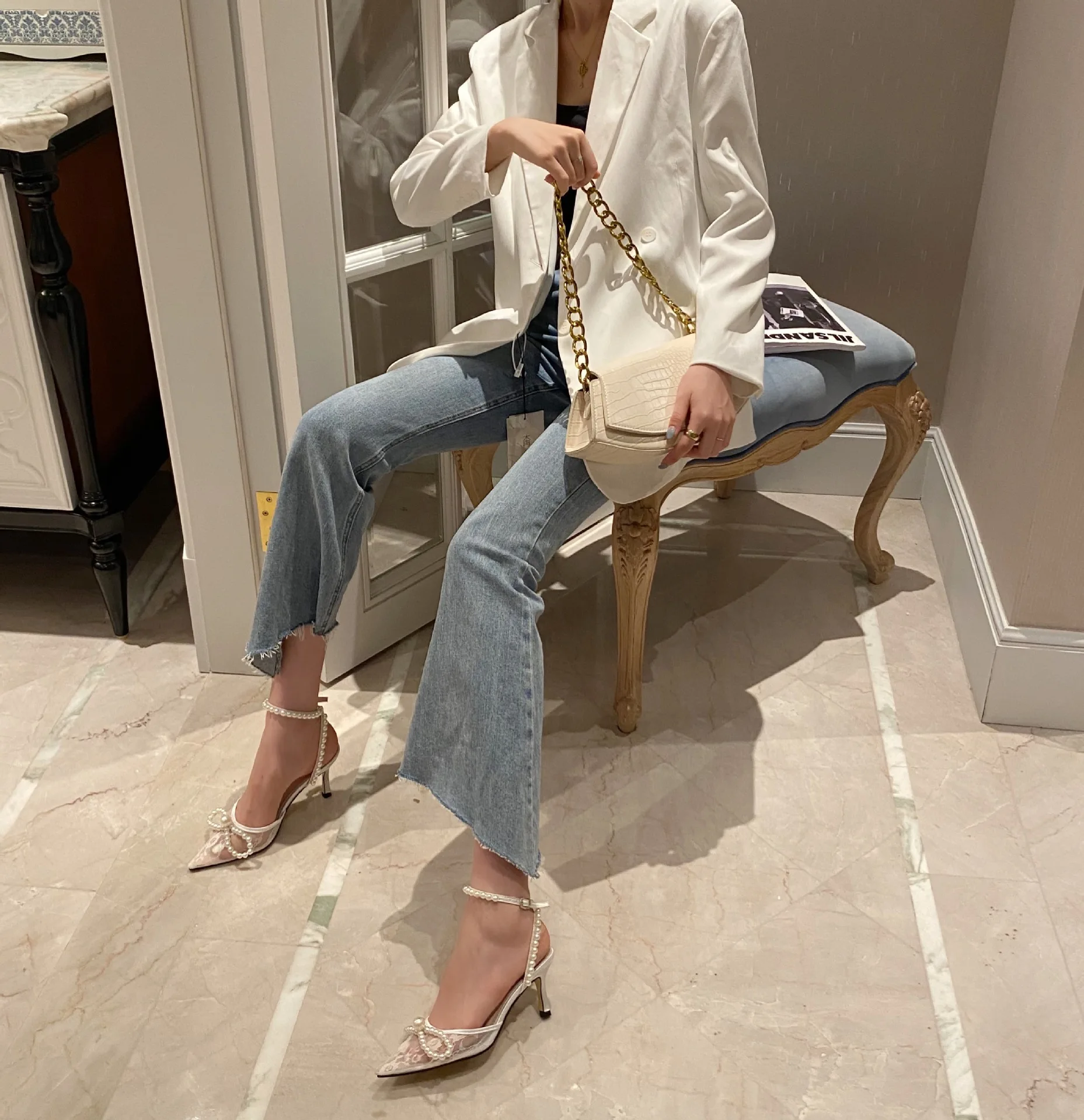 Female Sandal Wedding Shoes High Heels 2021 Women's Girls Plastic Beige Rhinestone Comfort High-heeled Pointed New Stiletto Clea
Female Sandal Wedding Shoes High Heels 2021 Women's Girls Plastic Beige Rhinestone Comfort High-heeled Pointed New Stiletto Clea