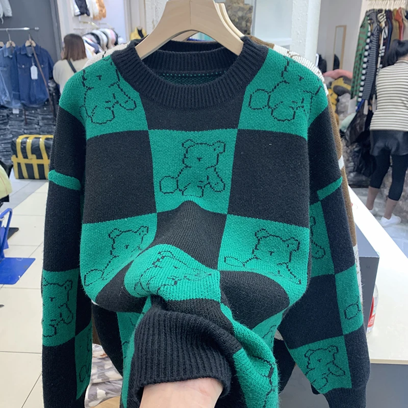 Cute Cartoon Bear Plaid Pullover Sweater For Women Autumn Winter Long Sleeve Loose Jumper Lady Casual O Neck Knitting Top 
Cute Cartoon Bear Plaid Pullover Sweater For Women Autumn Winter Long Sleeve Loose Jumper Lady Casual O Neck Knitting Top