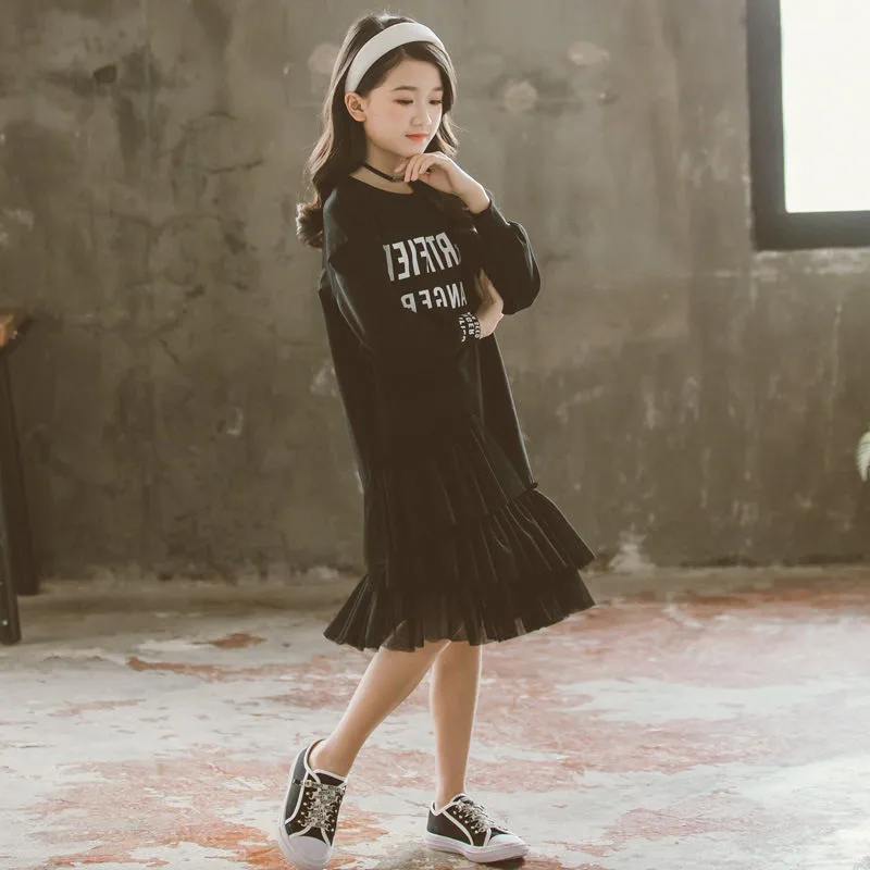 Girls' long dress spring and autumn 2021 new Korean Zhongda children's long sleeve sweater children's splicing yarn mesh skirt
Girls' long dress spring and autumn 2021 new Korean Zhongda children's long sleeve sweater children's splicing yarn mesh skirt