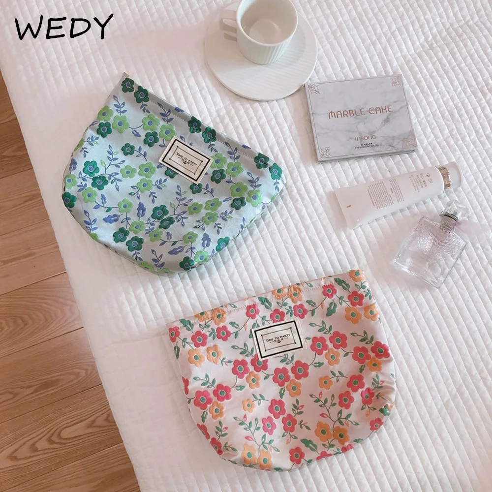 Retro Floral Cosmetic Bag For Women Makeup Storage Bag Travel Makeup Bags Jacquard Fabric Beauty Case Cosmetics Toiletry Pouch
Retro Floral Cosmetic Bag For Women Makeup Storage Bag Travel Makeup Bags Jacquard Fabric Beauty Case Cosmetics Toiletry Pouch