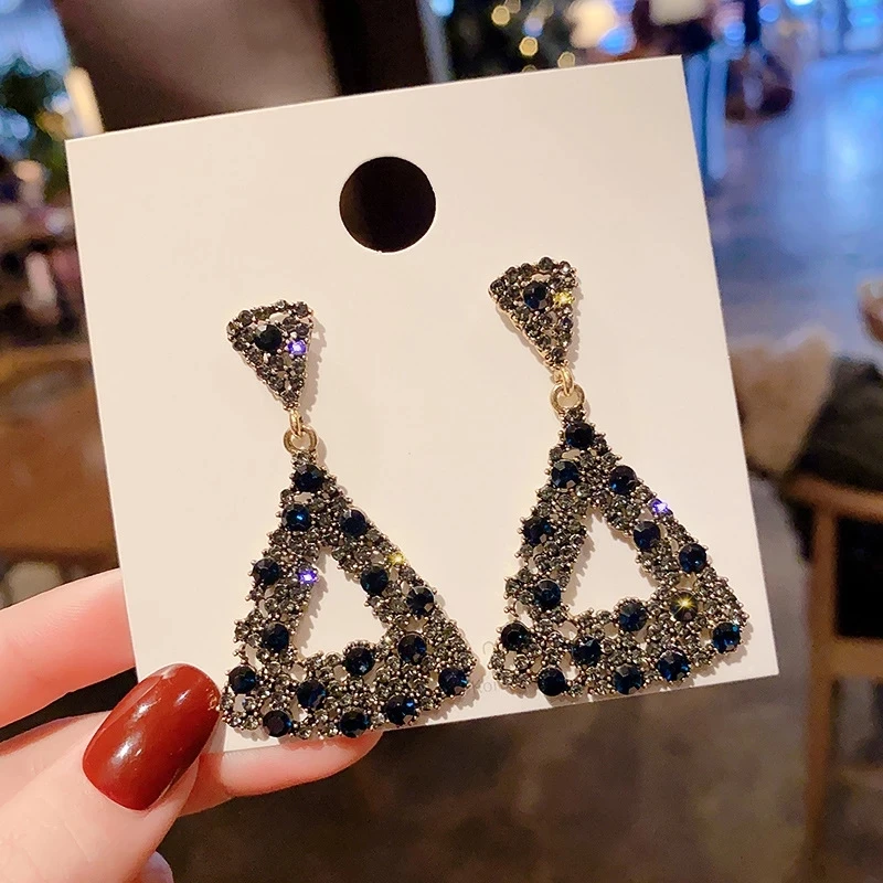AINAMEISI New Korean Retro Statement Earrings For Women Black Diamond Geometric Dangle Drop Gold Earings Fashionable Jewelry
AINAMEISI New Korean Retro Statement Earrings For Women Black Diamond Geometric Dangle Drop Gold Earings Fashionable Jewelry