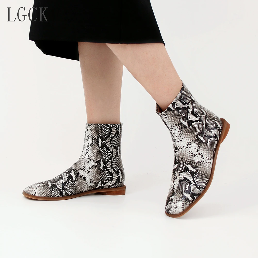 Plus Size 34-43 Genuine Leather Women Shoes Fashion Ankle Boots Zipper Snake Print Ladies Sexy Martin Flat Low Heel Short Boots
Plus Size 34-43 Genuine Leather Women Shoes Fashion Ankle Boots Zipper Snake Print Ladies Sexy Martin Flat Low Heel Short Boots