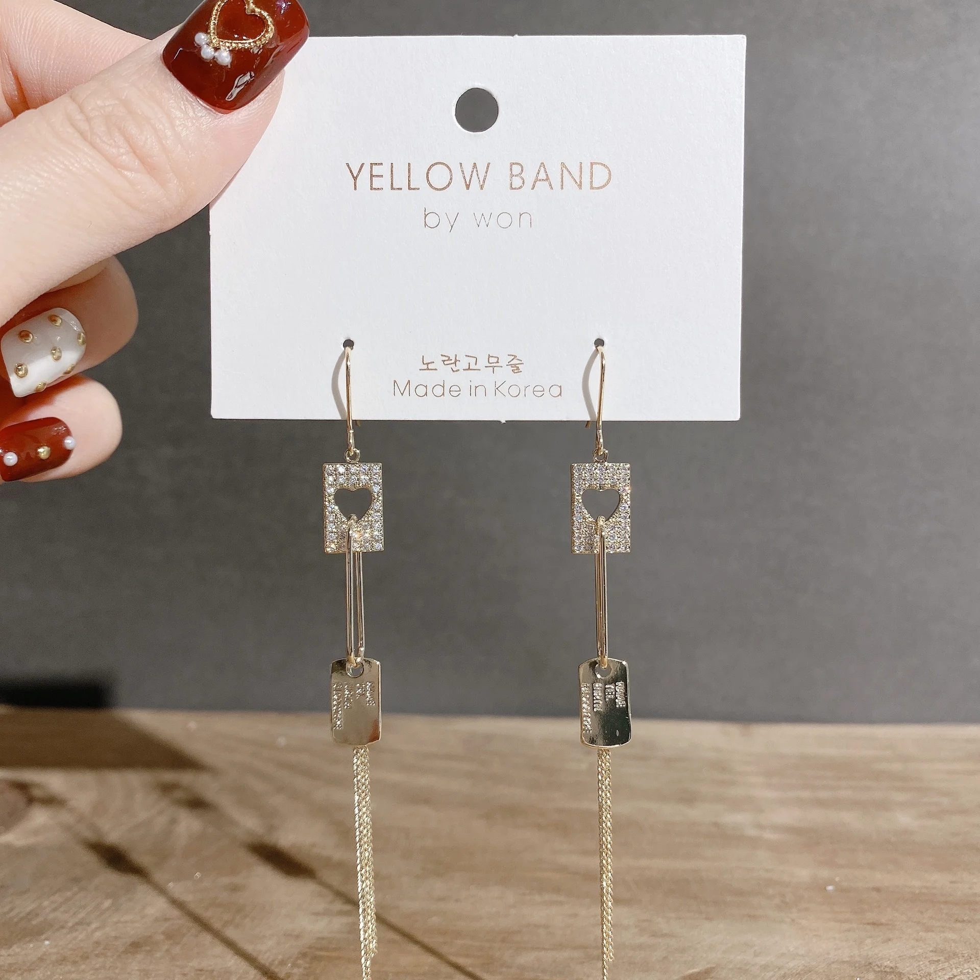 Fashionable Zircon Tassel Earrings, Simple Temperament, Square Love Earhook, Cool And Popular Earrings Advanced Sense Female
Fashionable Zircon Tassel Earrings, Simple Temperament, Square Love Earhook, Cool And Popular Earrings Advanced Sense Female