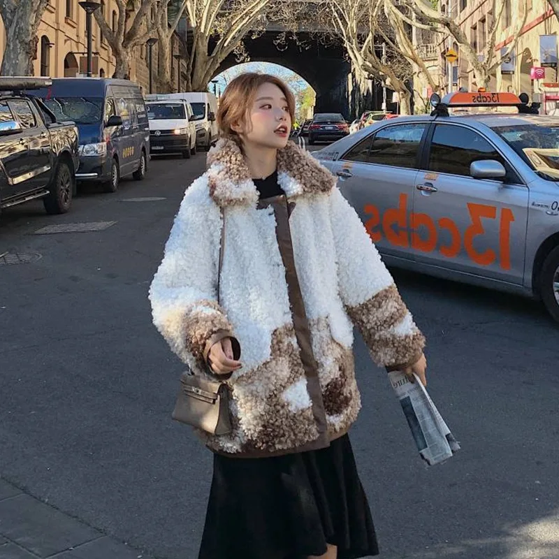 2020 autumn and winter main push new lamb wool camouflage white color matching mid-length cotton jacket female L33
2020 autumn and winter main push new lamb wool camouflage white color matching mid-length cotton jacket female L33