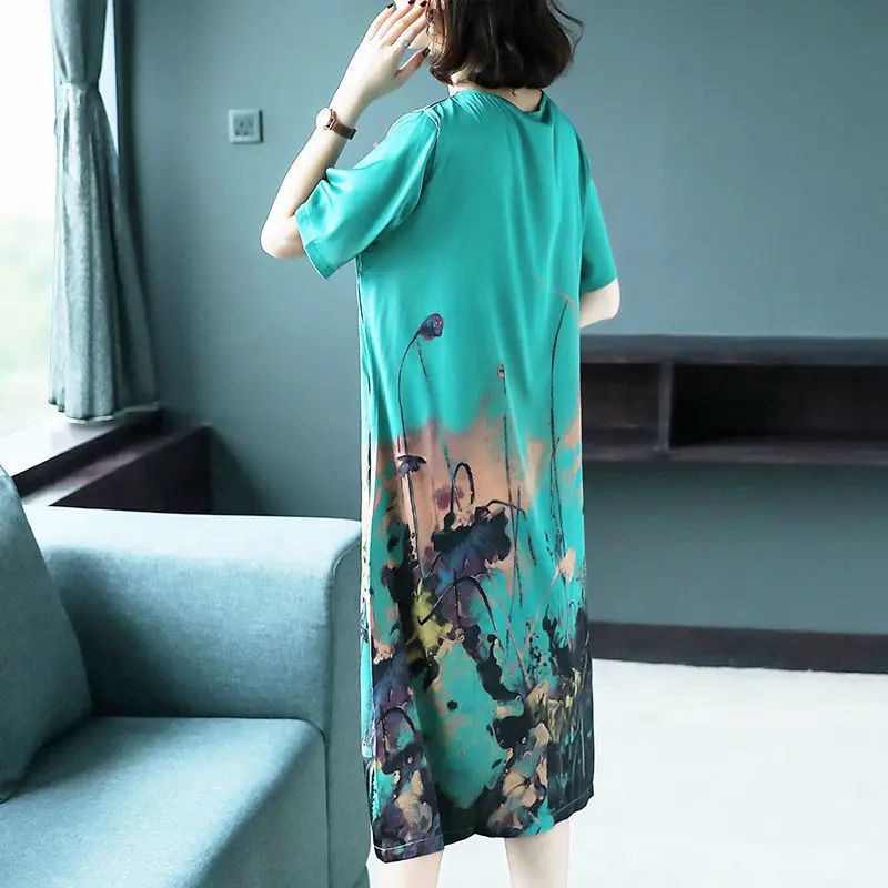 2021 imitation ice silk dress for middle-aged and elderly women's mother's summer new short sleeve refreshing knee-length dress
2021 imitation ice silk dress for middle-aged and elderly women's mother's summer new short sleeve refreshing knee-length dress
