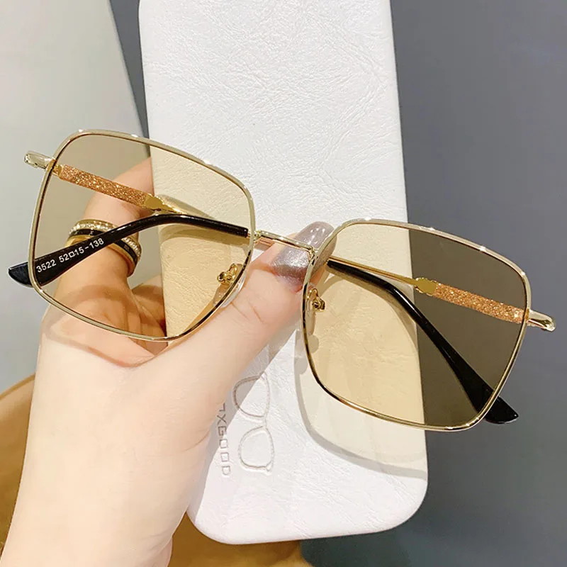 New Fashion Oversized Sunglasses Luxury Brand Designer Women Men Metal Retro Square Sun glasses High Quality UV400 Shades
New Fashion Oversized Sunglasses Luxury Brand Designer Women Men Metal Retro Square Sun glasses High Quality UV400 Shades