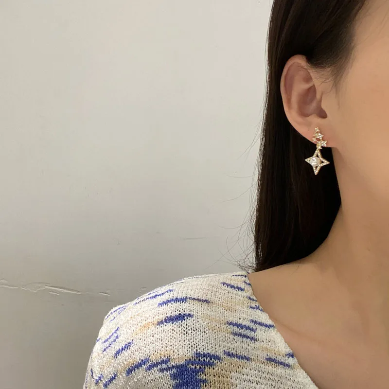 S925 needle Fashion Jewelry Star Earrings 2021 New Design Single Simulated Pearl High Quality Crystal Earrings For Girl Gifts
S925 needle Fashion Jewelry Star Earrings 2021 New Design Single Simulated Pearl High Quality Crystal Earrings For Girl Gifts