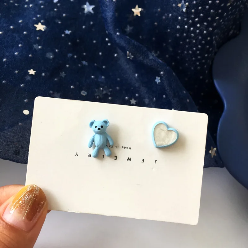2021 Trending Asymmetric Studs Earrings Asymmetric Women Cute White Blue Bear Heart Girl's Creative Cartoon Earrings Jewelry
2021 Trending Asymmetric Studs Earrings Asymmetric Women Cute White Blue Bear Heart Girl's Creative Cartoon Earrings Jewelry