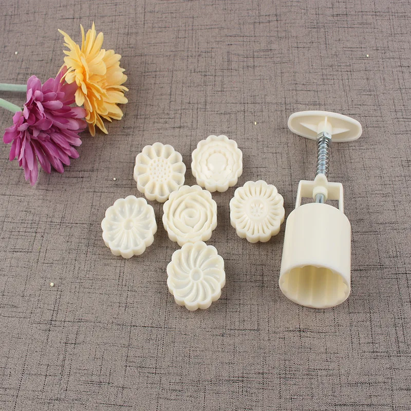 Cute round 6-piece 3D rose flower moon cake mold hand-pressed Mid-autumn moon cake mold DIY baking set
Cute round 6-piece 3D rose flower moon cake mold hand-pressed Mid-autumn moon cake mold DIY baking set