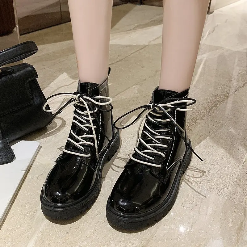 Fashion Martin Boots 2021 Autumn and Winter Girls Fashion Boots Black Round Toe Lace-up Short Boots Women Shoes
Fashion Martin Boots 2021 Autumn and Winter Girls Fashion Boots Black Round Toe Lace-up Short Boots Women Shoes