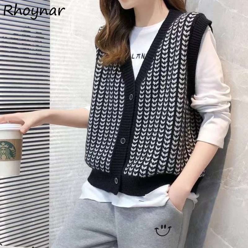 Женский трикотажный свитер без рукавов, элегантный однобортный Повседневный свитер в полоску с V-образным вырезом, в Корейском стиле, в винт...
Женский трикотажный свитер без рукавов, элегантный однобортный Повседневный свитер в полоску с V-образным вырезом, в Корейском стиле, в винт...