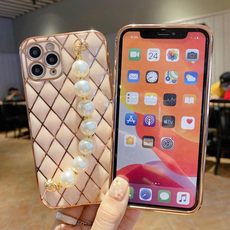 Luxury Pearl Bracelet Phone Case For iPhone 11 12 Pro Max XS X XR 7 8 Plus Mini SE 2020 Shockproof Soft Cases Cover
Luxury Pearl Bracelet Phone Case For iPhone 11 12 Pro Max XS X XR 7 8 Plus Mini SE 2020 Shockproof Soft Cases Cover