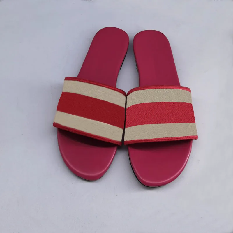 European station 2020 summer one-word slippers female thick-soled letter tide brand indoor and outdoor beach comfortable sandals
European station 2020 summer one-word slippers female thick-soled letter tide brand indoor and outdoor beach comfortable sandals
