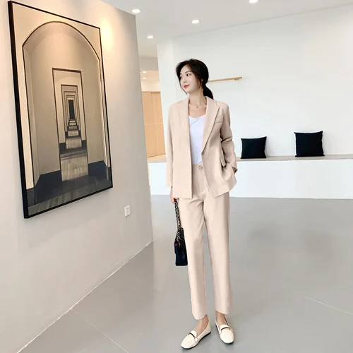 The New Spring And Autumn Korean Version Fashion Two Sets Slim With Fasten Belt Feminine Temperament Suit 
The New Spring And Autumn Korean Version Fashion Two Sets Slim With Fasten Belt Feminine Temperament Suit