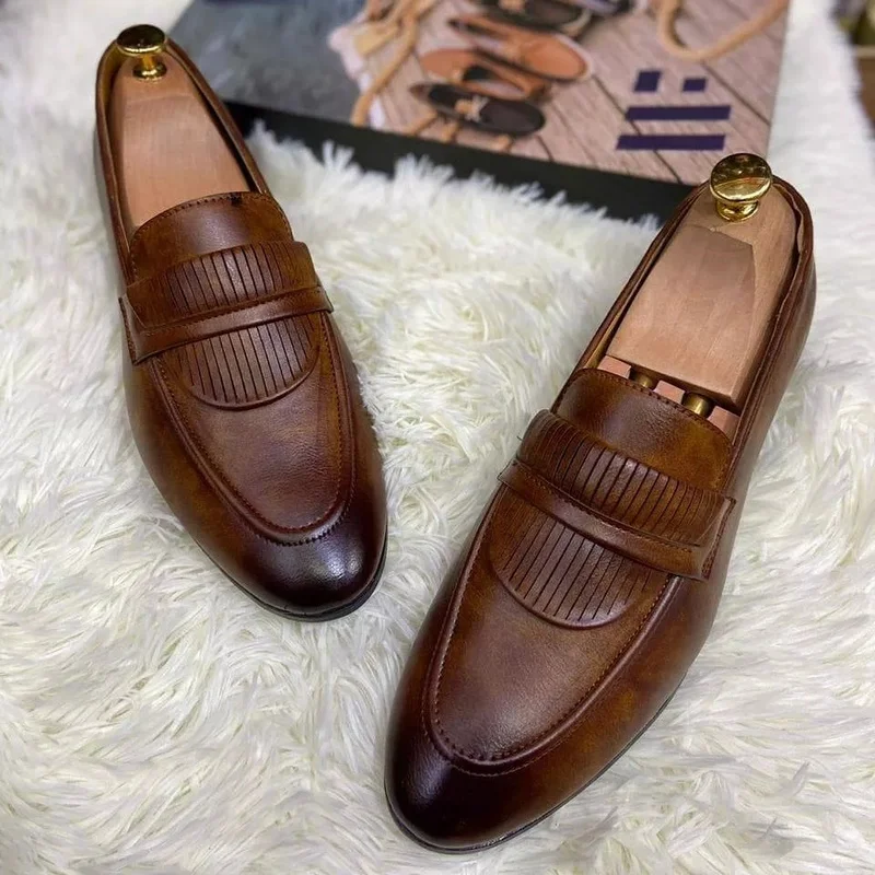 2021 New Loafers Men Shoes Casual Business Shoes Slip on PU Leather Comfortable Concise Office Solid мужская обувь Classic KB347
2021 New Loafers Men Shoes Casual Business Shoes Slip on PU Leather Comfortable Concise Office Solid мужская обувь Classic KB347