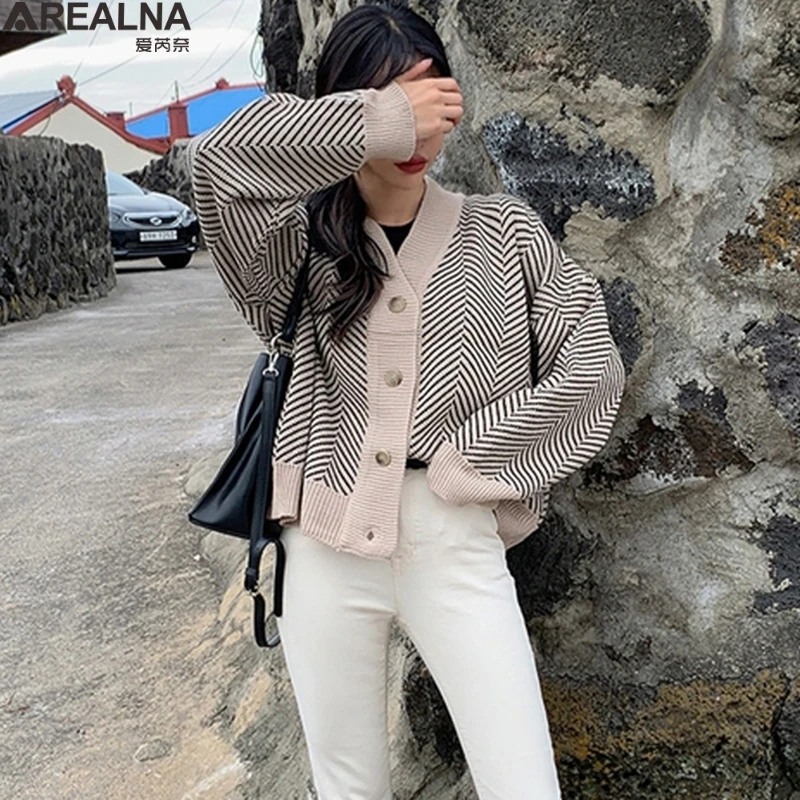Knitted Striped Cardigan Sweater Women Fashion Patchwork Top autumn winter 2020 Long Sleeve Casual Outwears V Neck Buttons Coat
Knitted Striped Cardigan Sweater Women Fashion Patchwork Top autumn winter 2020 Long Sleeve Casual Outwears V Neck Buttons Coat