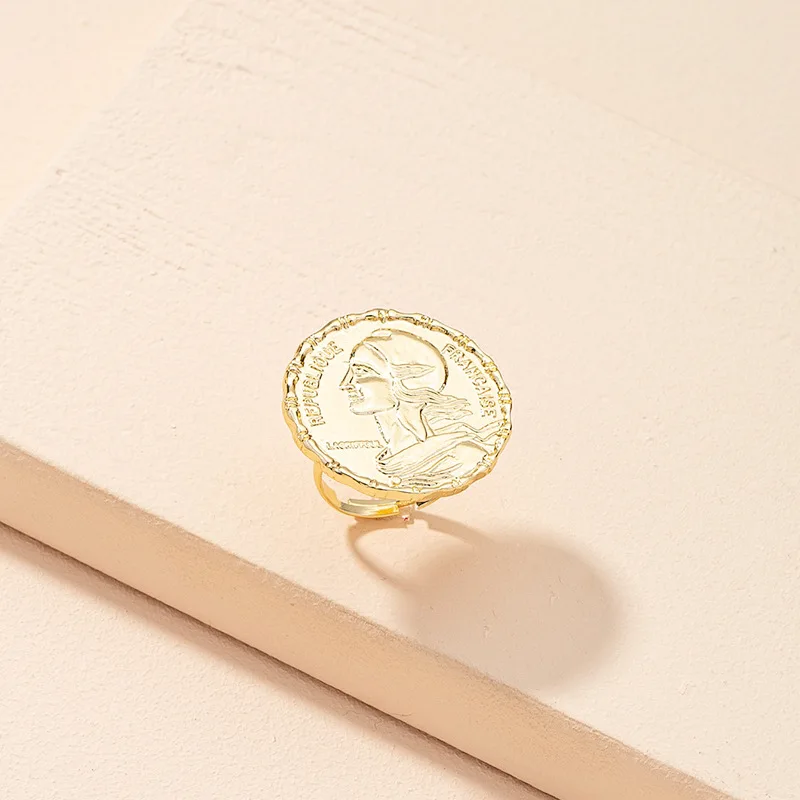 Fashion simple retro micro-inlaid plain ring ring ladies European and American new hip-hop party banquet Ring 2021 Trend jewelry
Fashion simple retro micro-inlaid plain ring ring ladies European and American new hip-hop party banquet Ring 2021 Trend jewelry