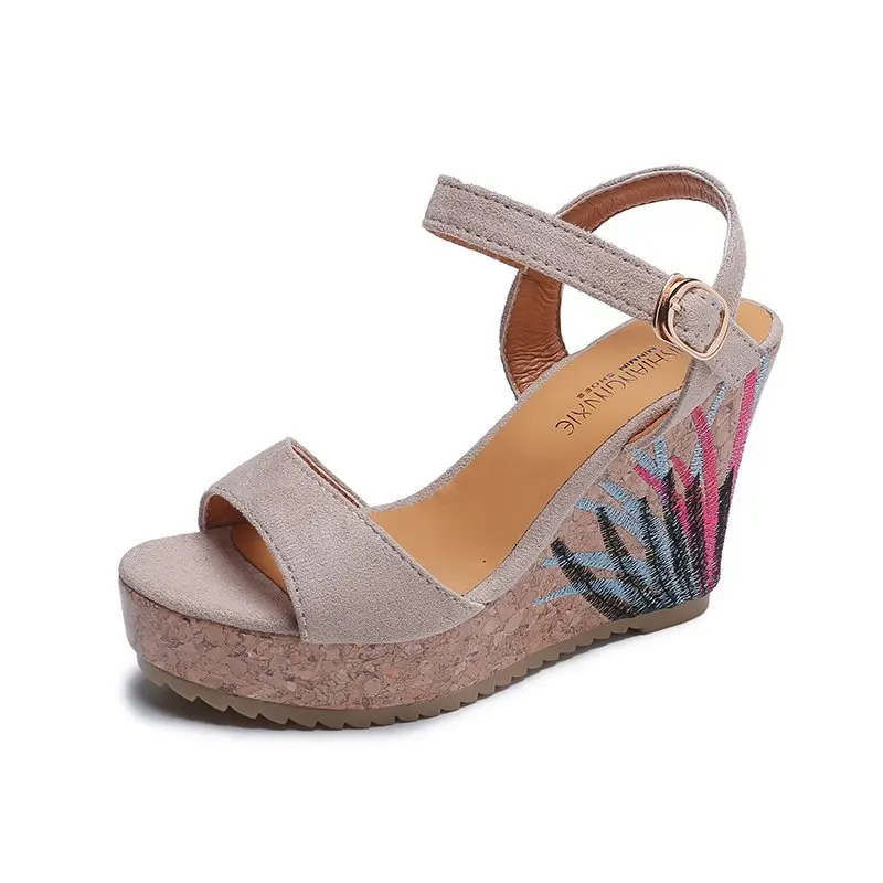 2021 New Summer All-Match Casual Platform Shoes Slope With A Word Buckle High Heel Sandals Women
2021 New Summer All-Match Casual Platform Shoes Slope With A Word Buckle High Heel Sandals Women