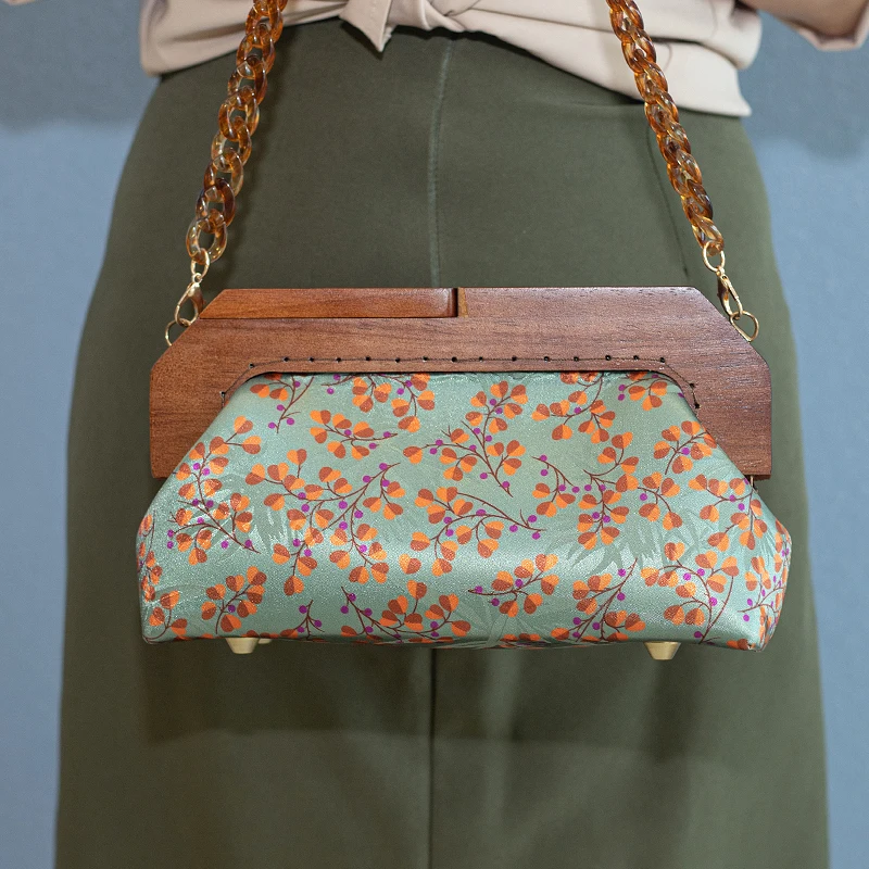 2021 Simple Style Women Print Color Wooden Frame Purse Acrylic Handle Chain Materaial Kit Cross Body Messenger Bags
2021 Simple Style Women Print Color Wooden Frame Purse Acrylic Handle Chain Materaial Kit Cross Body Messenger Bags