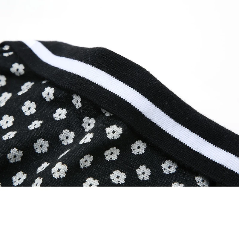 2021 Summer New Fashion Women's Crop Sweater Korean Flower Print Lapel Short Sleeve Vintage Cardigan Cropped Female Knitted Tops
2021 Summer New Fashion Women's Crop Sweater Korean Flower Print Lapel Short Sleeve Vintage Cardigan Cropped Female Knitted Tops