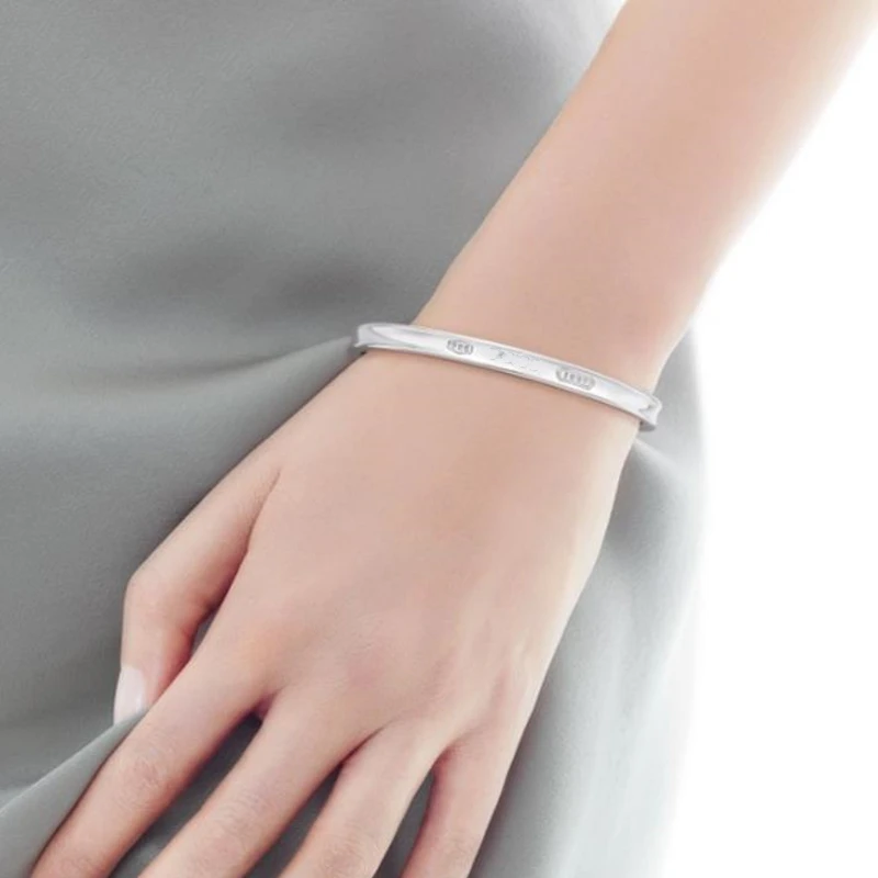 TIF Couple Wedding Opening 925 Silver Bracelet Prom Jewelry Female Wrist Jewelry High Quality Birthday Wedding Gift 
TIF Couple Wedding Opening 925 Silver Bracelet Prom Jewelry Female Wrist Jewelry High Quality Birthday Wedding Gift