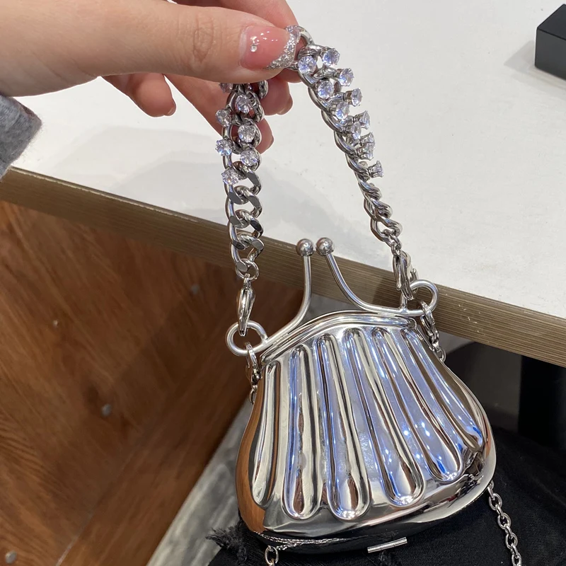 Fashion Metal Clip Clutch Diamond Design Crossbody Tote Bags 2021 New Women's Small Shoulder Bag Ladies Mini Purses and Handbag
Fashion Metal Clip Clutch Diamond Design Crossbody Tote Bags 2021 New Women's Small Shoulder Bag Ladies Mini Purses and Handbag