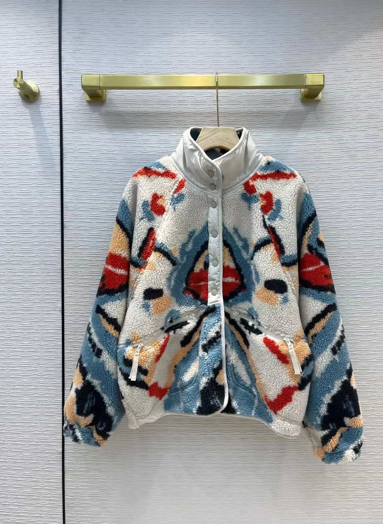 Fashion Women Loose Jackets 2022 Spring Runway Luxury European Design Single Breasted Print Party Style Women Coat
Fashion Women Loose Jackets 2022 Spring Runway Luxury European Design Single Breasted Print Party Style Women Coat