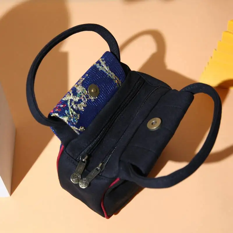 The new national wind yunnan phoenix sequins embroidery embroidered bag handbag hand bag
The new national wind yunnan phoenix sequins embroidery embroidered bag handbag hand bag