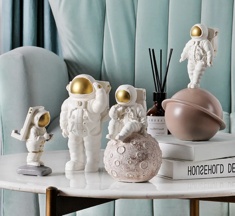 Europe Space Man Figure Astronaut Figurines Modern Creative Phone Holder Cosmonaut Statue Sculpture Home Decoration Accessories
Europe Space Man Figure Astronaut Figurines Modern Creative Phone Holder Cosmonaut Statue Sculpture Home Decoration Accessories
