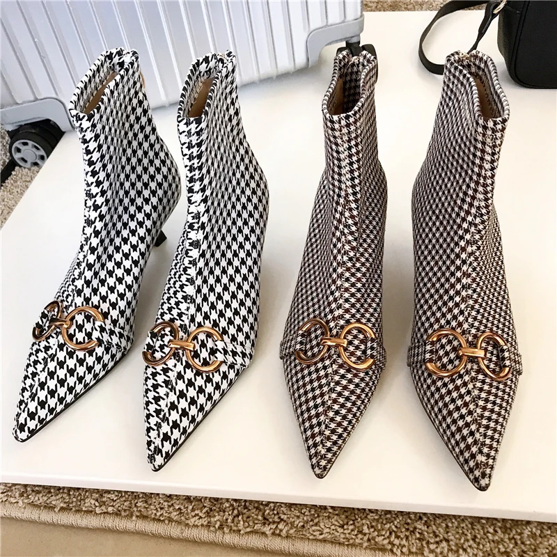 Женские ботильоны с узором «гусиные лапки», на тонком низком каблуке, с острым носком
Женские ботильоны с узором «гусиные лапки», на тонком низком каблуке, с острым носком