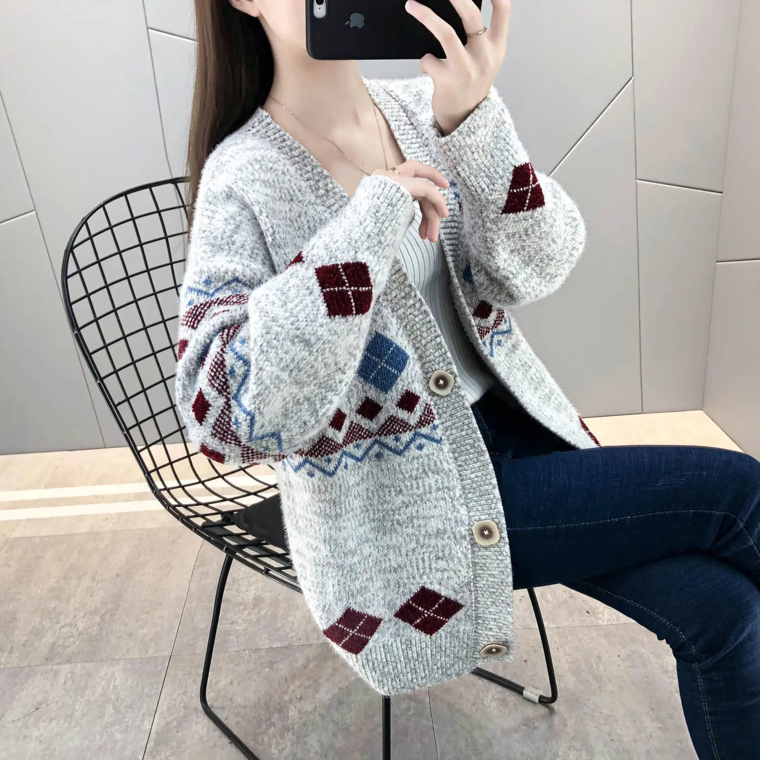 Women 2021 Autumn Winter Fashion Loose Sweater Jackets Female V-neck Knitted Overcoats Ladies Loose Ptinted Cardigan Coats T371
Women 2021 Autumn Winter Fashion Loose Sweater Jackets Female V-neck Knitted Overcoats Ladies Loose Ptinted Cardigan Coats T371