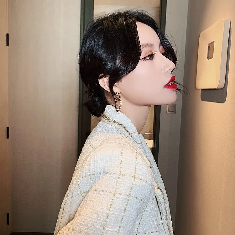 Golden Earrings for women Retro Hong Kong Style Exaggerated Large Earrings Needle Net Red Temperament Female
Golden Earrings for women Retro Hong Kong Style Exaggerated Large Earrings Needle Net Red Temperament Female