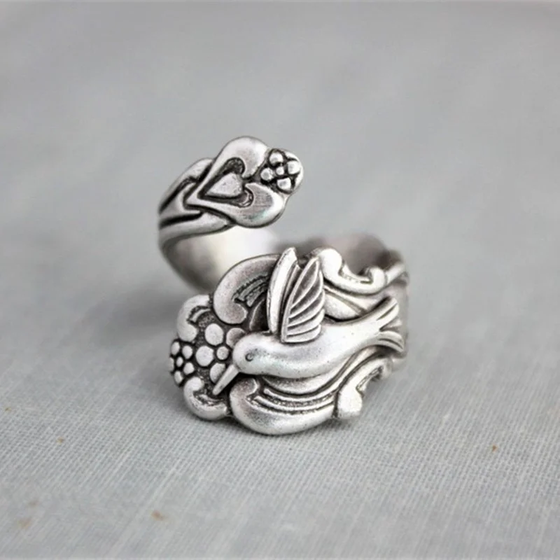 Fashion Vintage Metal Silver Flower and Bird Opening Adjustable Women's Ring Wholesale Fashion Party Jewelry Rings 2022 Trend
Fashion Vintage Metal Silver Flower and Bird Opening Adjustable Women's Ring Wholesale Fashion Party Jewelry Rings 2022 Trend