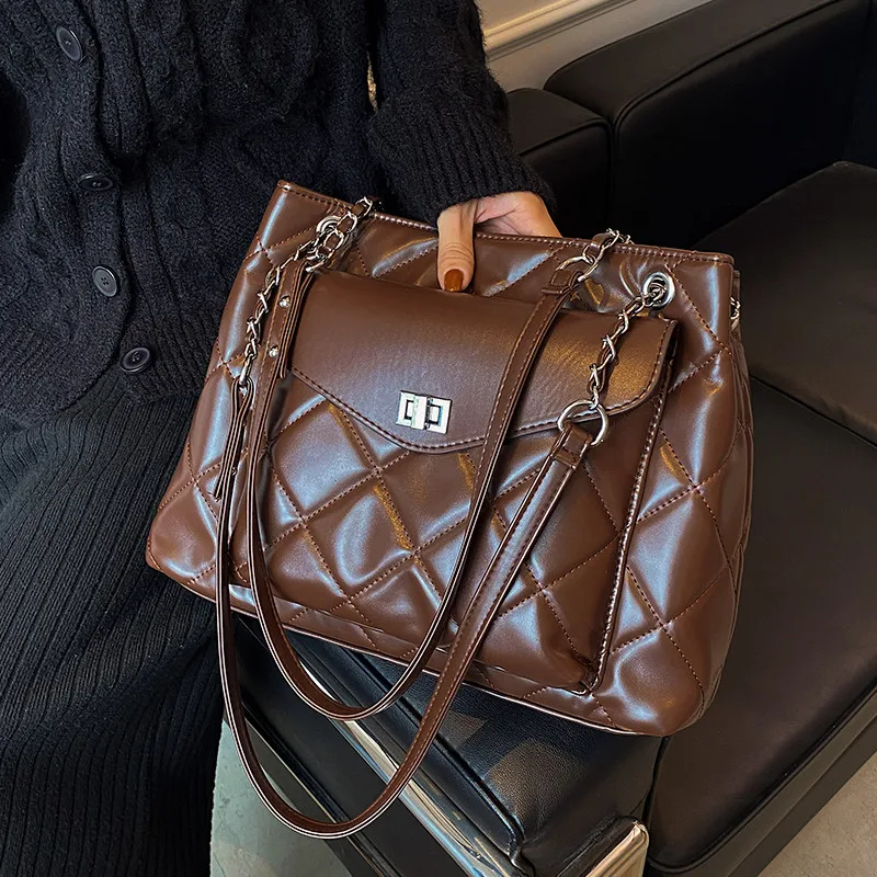 Fashion Diamond women Shoulder Bag large capacity 2022 winter new Elegant Luxury chain Ladies handbag pu leather lady big totes
Fashion Diamond women Shoulder Bag large capacity 2022 winter new Elegant Luxury chain Ladies handbag pu leather lady big totes