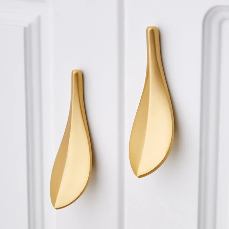 2/5/8/10pcs Cabinet Handles Golden luxury Cabinet Pulls Hole Pitch 32mm Creative leaf shape For Drawer/Wardrobe/Cabinet door
2/5/8/10pcs Cabinet Handles Golden luxury Cabinet Pulls Hole Pitch 32mm Creative leaf shape For Drawer/Wardrobe/Cabinet door