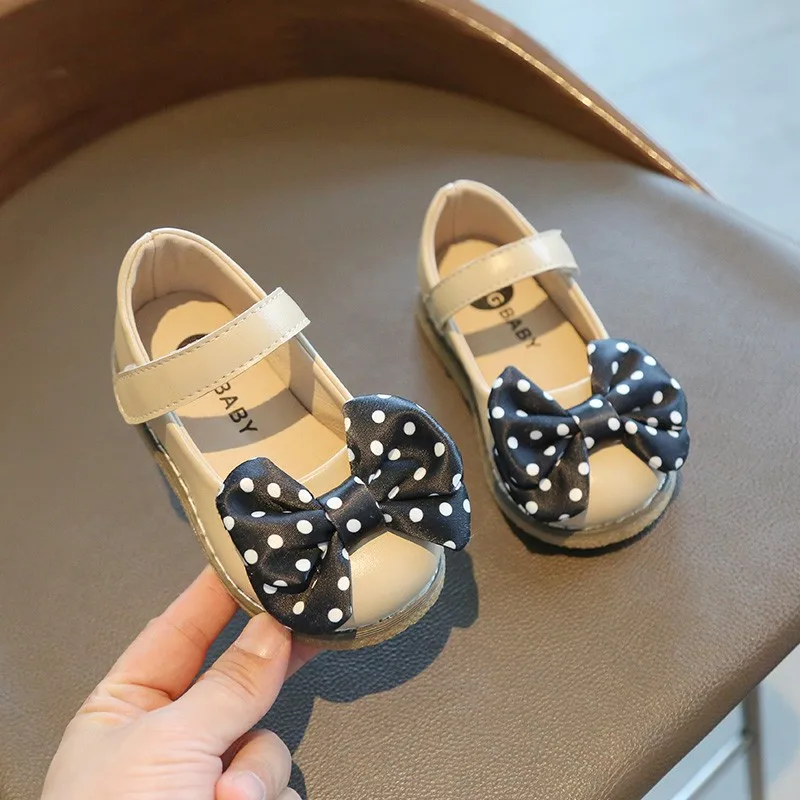 New Design Fashion Girls Cute Bow Velcro Flat Shoes All-match 2-6 Years Old Kids Princess Shoes T20N11LS-12
New Design Fashion Girls Cute Bow Velcro Flat Shoes All-match 2-6 Years Old Kids Princess Shoes T20N11LS-12