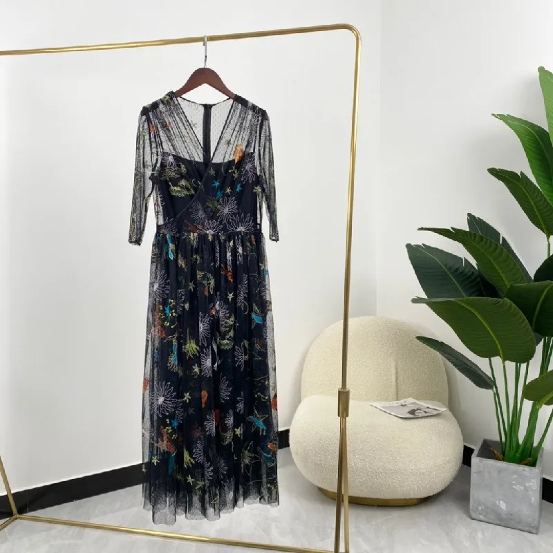 Top Quality Black Mesh Embroidery Dresses Women Spring Hot Sale Cross V-neck 3/4 Sleeve Elegant Vintage Clothes
Top Quality Black Mesh Embroidery Dresses Women Spring Hot Sale Cross V-neck 3/4 Sleeve Elegant Vintage Clothes