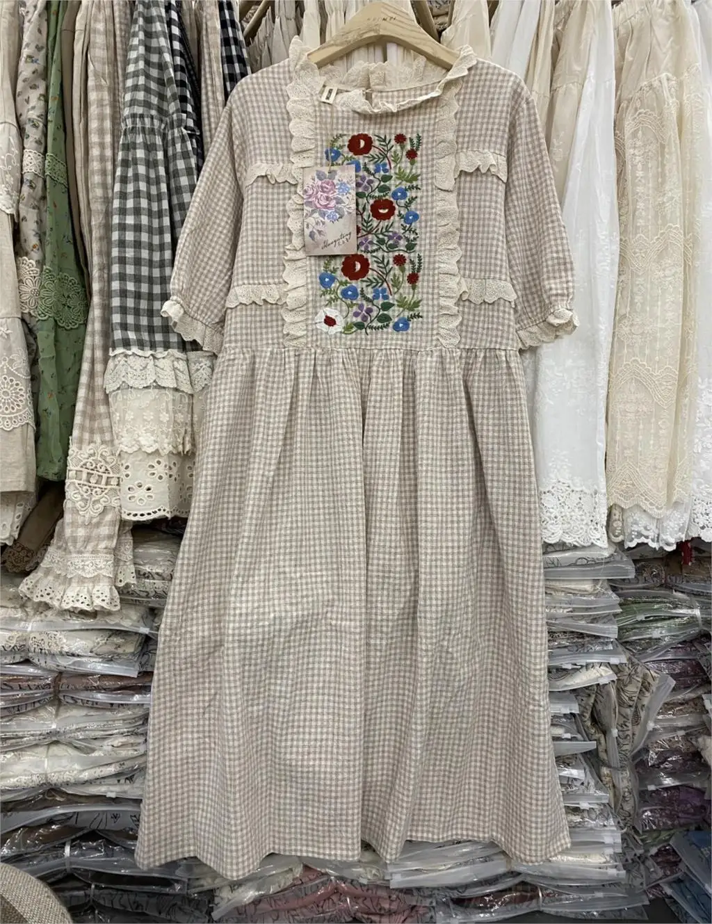 Summer New Mori Girl Lace Embroidery Cotton Linen Plaid Short-Sleeved Dress Round Neck Doll Age Reduction Loose Dress Women'S
Summer New Mori Girl Lace Embroidery Cotton Linen Plaid Short-Sleeved Dress Round Neck Doll Age Reduction Loose Dress Women'S