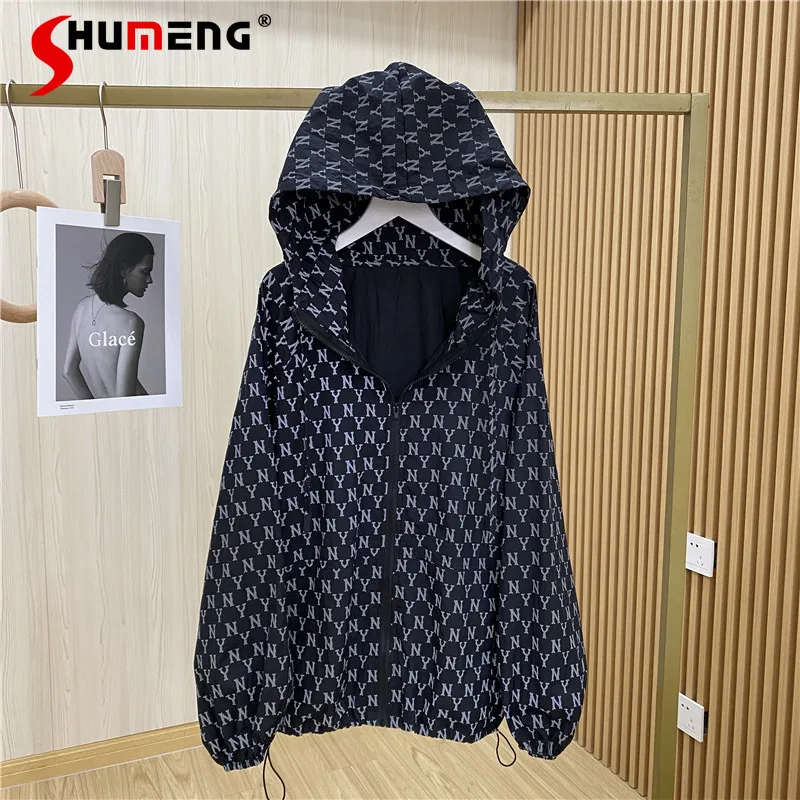 INS Korean Fashion Letter Printing Hooded Sun-Proof Tops Clothes for Women 2022 Spring and Summer New Drawstring Loose Jacket
INS Korean Fashion Letter Printing Hooded Sun-Proof Tops Clothes for Women 2022 Spring and Summer New Drawstring Loose Jacket