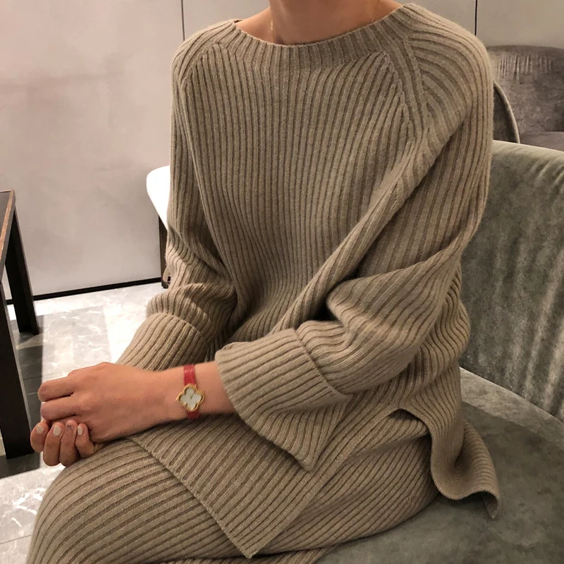 Free Shipping 2021 New Fashion Winter Women Two Piece Sets Warm Knitted Pullover Sweater +High Waist Loose Wide Leg Pants Set
Free Shipping 2021 New Fashion Winter Women Two Piece Sets Warm Knitted Pullover Sweater +High Waist Loose Wide Leg Pants Set