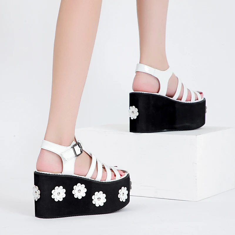 Сандалии-гладиаторы женские на платформе, босоножки на танкетке, высокий каблук, Брендовая обувь с цветами, цвет белый, лето
Сандалии-гладиаторы женские на платформе, босоножки на танкетке, высокий каблук, Брендовая обувь с цветами, цвет белый, лето