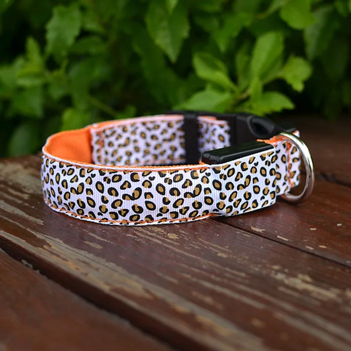 Fashion Leopard LED Dog Collar Flashing Nylon 3 Mode Lighting Safety Pet Collar Luminous Pets Accessories AUG889
Fashion Leopard LED Dog Collar Flashing Nylon 3 Mode Lighting Safety Pet Collar Luminous Pets Accessories AUG889