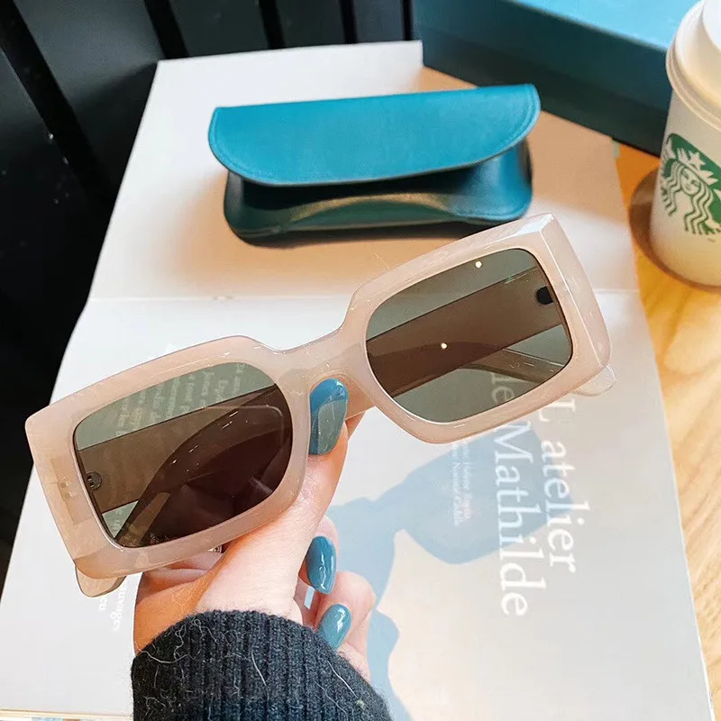 2021 New Vintage Small Frame Square Sunglasses For Women Retro Milk Tea Color Leopard Sun Glasses Fashion Classic Eyewear
2021 New Vintage Small Frame Square Sunglasses For Women Retro Milk Tea Color Leopard Sun Glasses Fashion Classic Eyewear