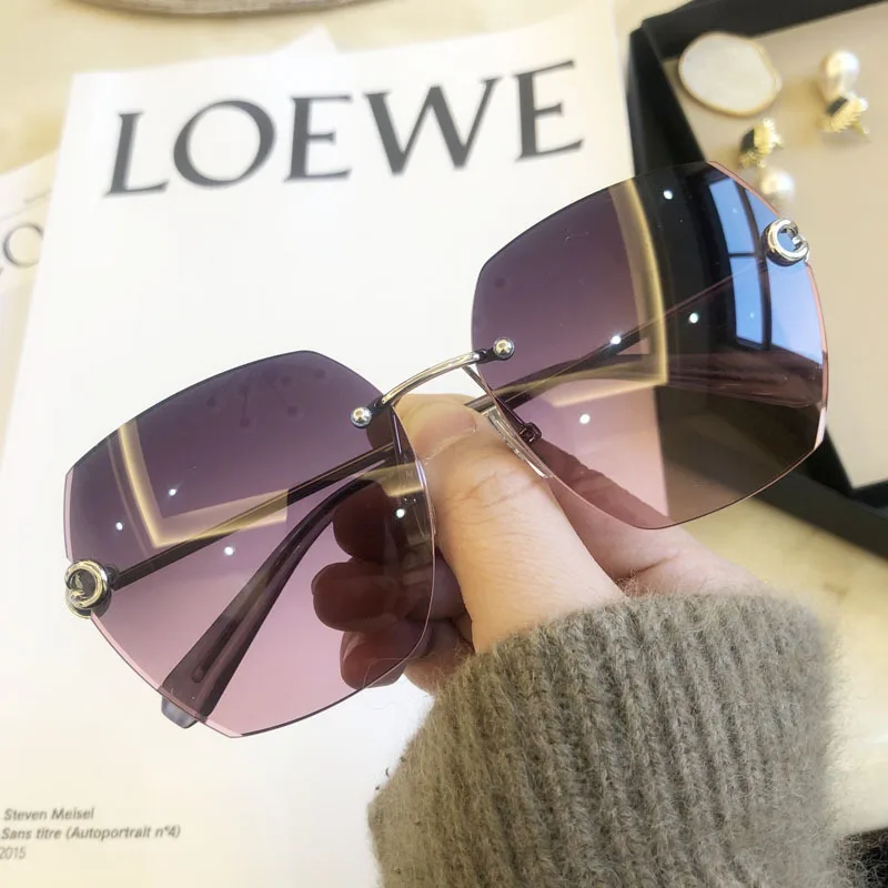 Emosnia 2020 Trendy Ladies Oversized Polarized Sunglasses Men Women Fashion Driving Rimless Sun Glasses Vacation Oculos De Sol
Emosnia 2020 Trendy Ladies Oversized Polarized Sunglasses Men Women Fashion Driving Rimless Sun Glasses Vacation Oculos De Sol